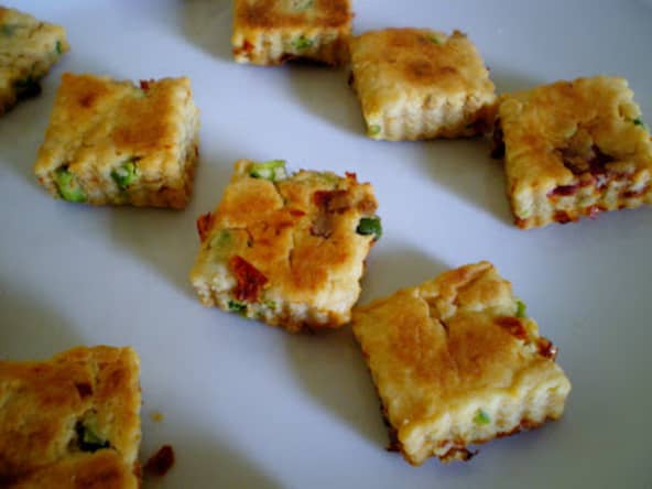 Biscuits sablés apéritifs au parmesan, pistaches et tomates séchées