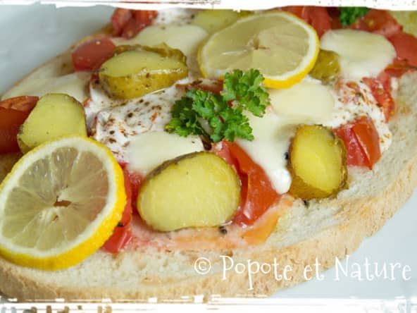 Bruschetta au saumon fumé, mozzarella, tomates et petite crème au piment d'espelette