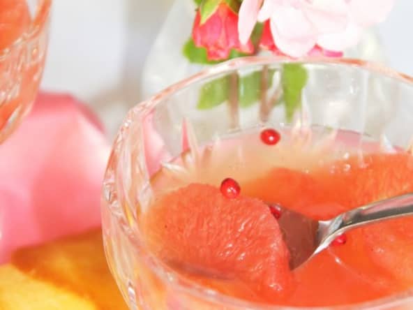 Nage de pamplemousse aux baies roses, tuiles pamplemousse et rose