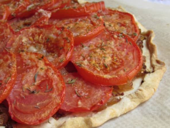 Tarte fine à la moutarde et aux tomates
