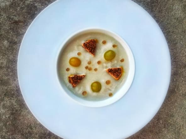 Gazpacho blanc, foie gras praliné et sphères de Floc de Gascogne