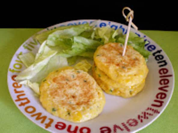Galettes de maïs au parmesan et à la ciboulette