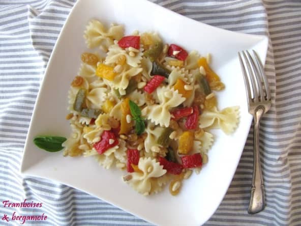 Salade de pâtes papillon Farfalle aux trois poivrons