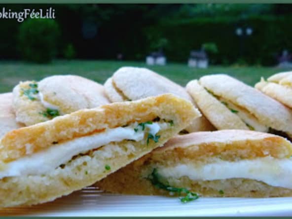 Batbouts "apéro" au beurre persillé, ail et mozzarella