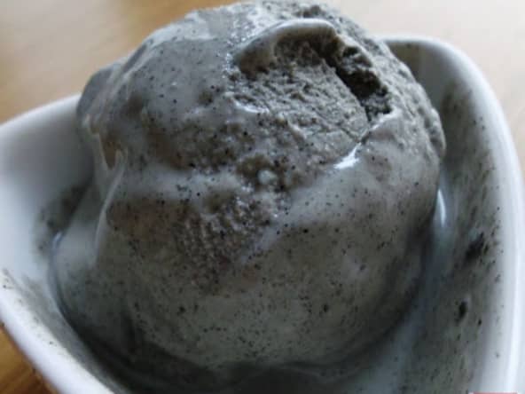 Glace au sésame noir de la cuisine chinoise
