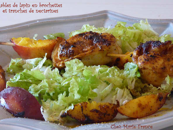 Lapin en brochette aux nectarines