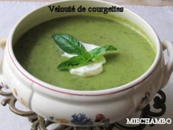 Velouté de courgettes et basilic