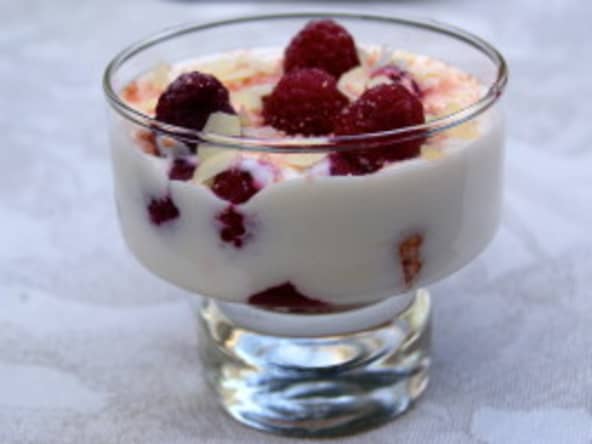 Mousse de mascarpone aux framboises et biscuits roses
