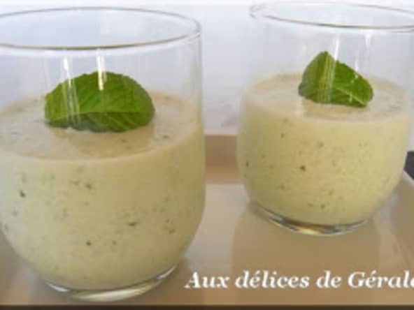 Yaourt glacé au concombre et à la menthe