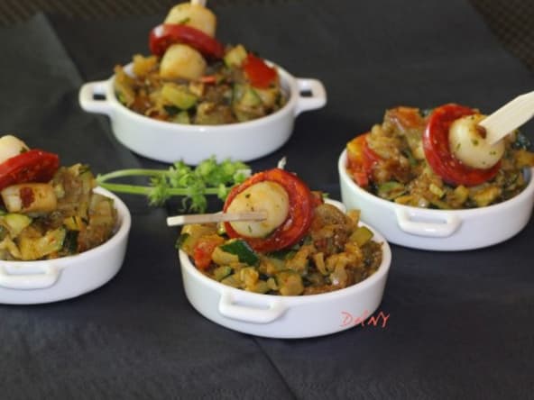 Brochettes de pétoncles au chorizo et purée d’aubergines aux petits légumes