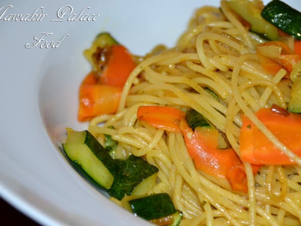 Spaghetti sauté courgette carotte et curry