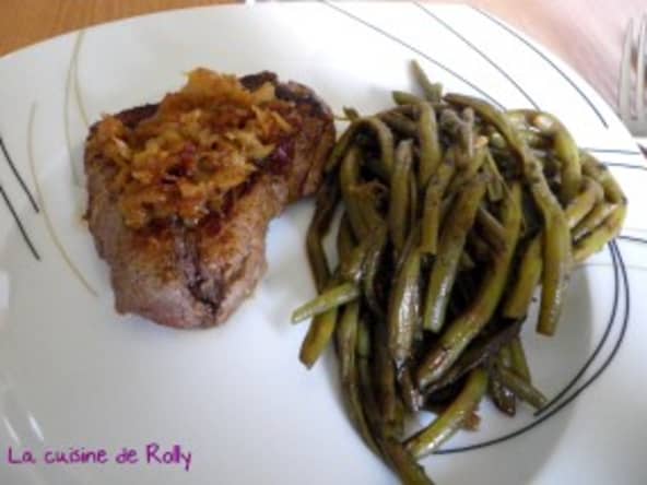 Faux filet de boeuf, fondue d'oignons à la bière