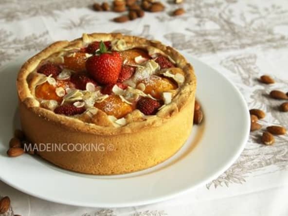 Tarte aux amandes, abricots et fraises