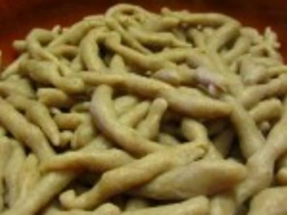 Grosses pâtes comme des Knepfle sans œufs et à la farine de châtaignes