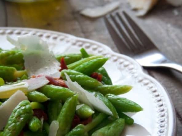Salade d'ornithogales ou asperges des bois ou aspergettes (et tomates séchées et parmesan)