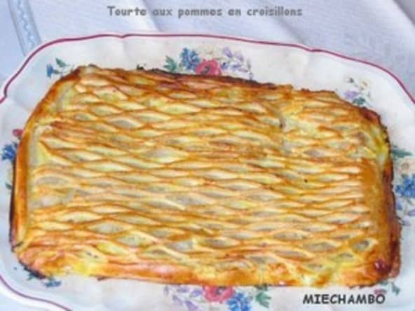 Tourte sucrée aux pommes en croisillons 