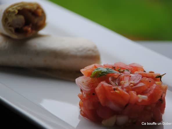 Wrap de dinde, Sauce au curry-curcuma et tartare de tomates aux échalotes