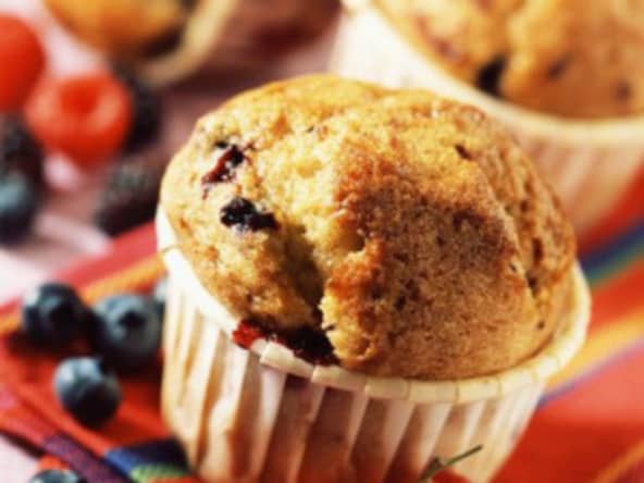 Muffins fruits rouges, noix de coco et violette