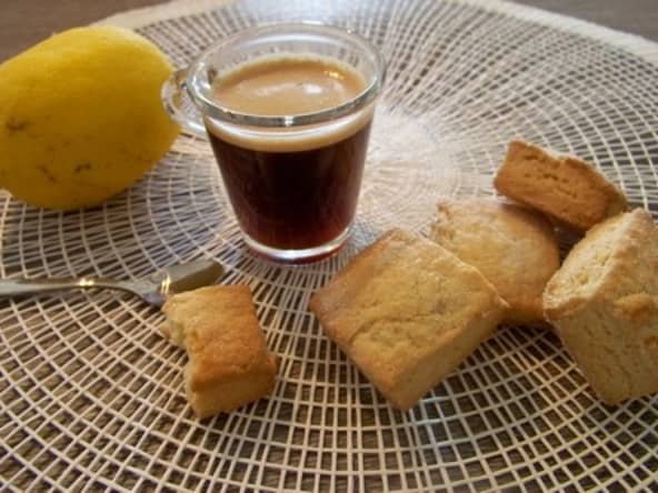 Canistrelli au citron et canistrelli aux amandes grillées
