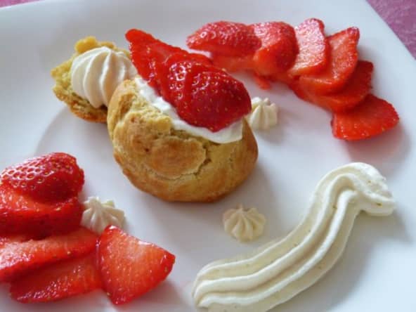 Choux à la crème mascarpone à la verveine et fraises