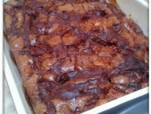 Gâteau aux pommes, noix de pécan et caramel