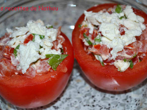 Tomates garnies au chèvre et basilic