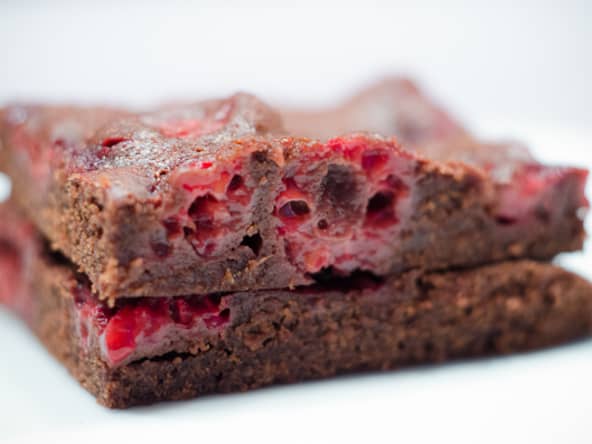 Brownie au chocolat noir et aux framboises