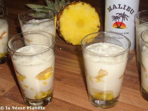 Verrines de fromage blanc ananas et malibu