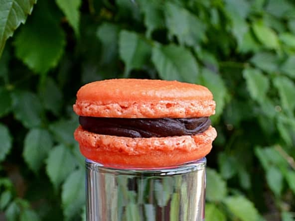 Macarons garnis de chocolat noir et gingembre de Goa