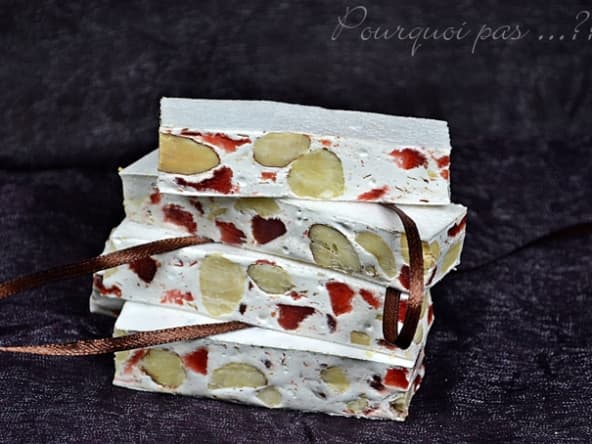 Nougat aux fruits secs et fraises séchées