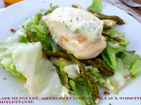Salade au Poulet, Asperges, Gorgonzola et Noisettes
