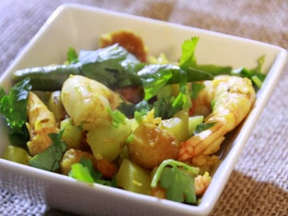 Curry de crevettes à la calebasse "Lau Chingri ar bori"