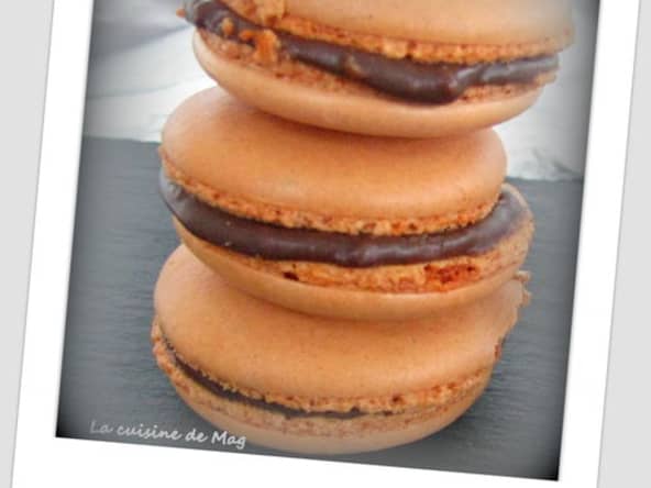 Macarons chocolat au lait au praliné