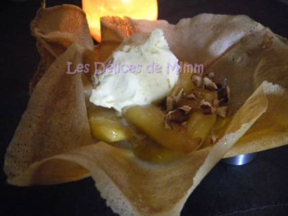 Corolle aux pommes caramélisées, noix et glace à la vanille