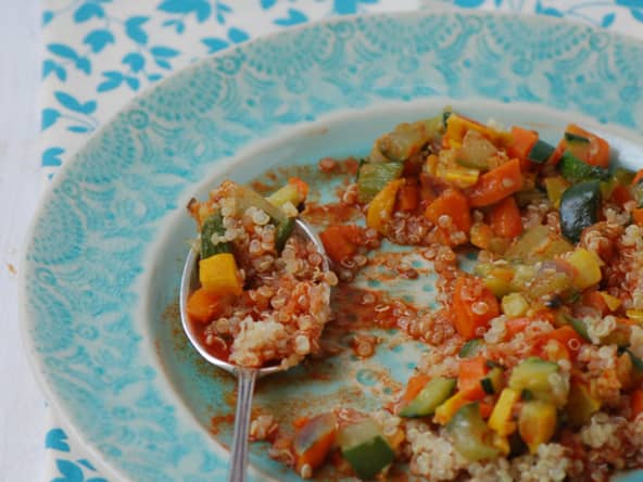 Quinoa aux légumes, sauce orange et paprika