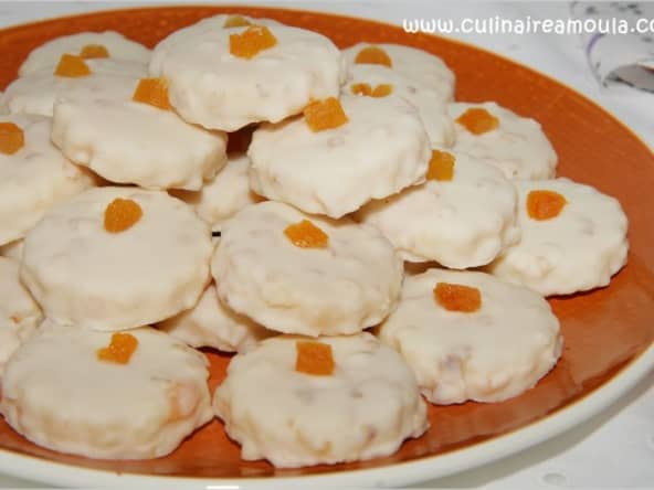 Petits four sans cuisson à la noix de coco et abricots secs