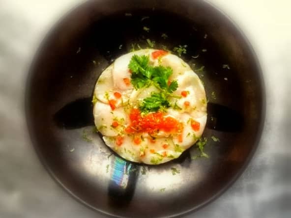 Ceviche de noix de Saint Jacques, caviar de Tabasco et sauce avocat au lait de tigre
