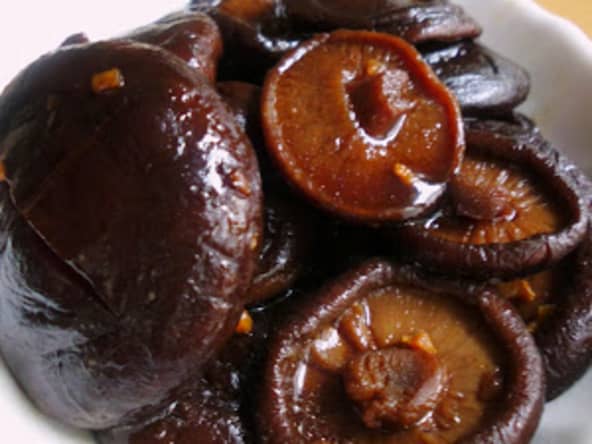 Champignons shiitaké mijotés à la sauce de soja
