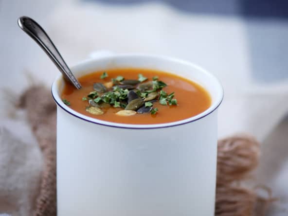 Soupe à la citrouille, carotte et orange, épicée cannelle et gingembre