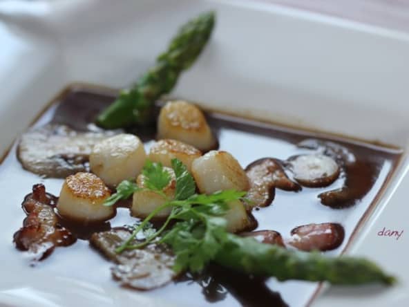 Meurette de St-Jacques au vin rouge