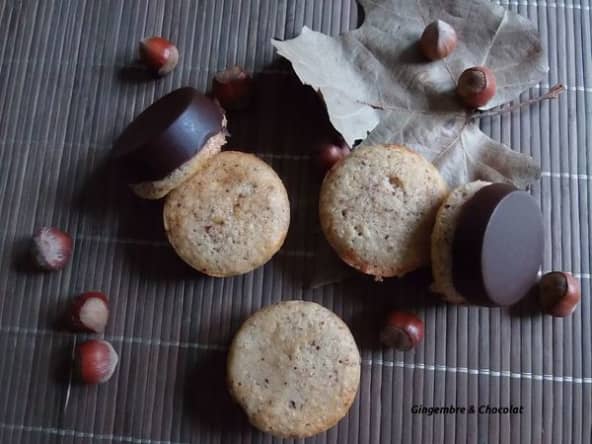 Financiers aux noisettes et coques de chocolat noir