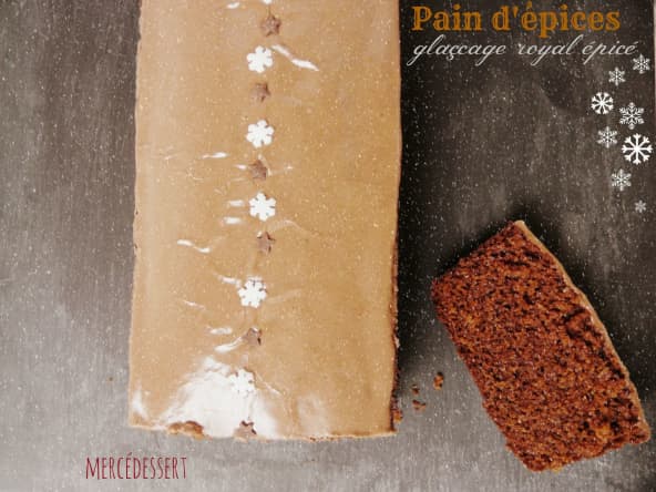 Pain d'épices et son glaçage royal épicé