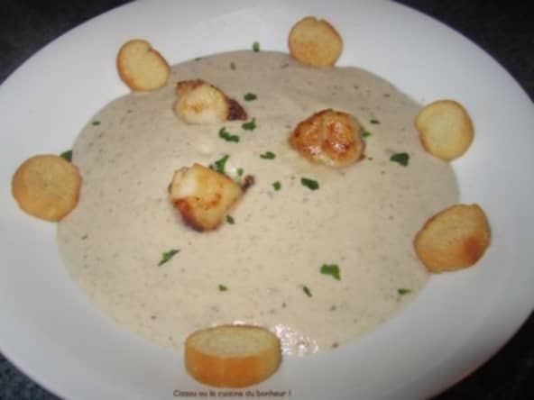Velouté de cèpes et Saint Jacques sautées