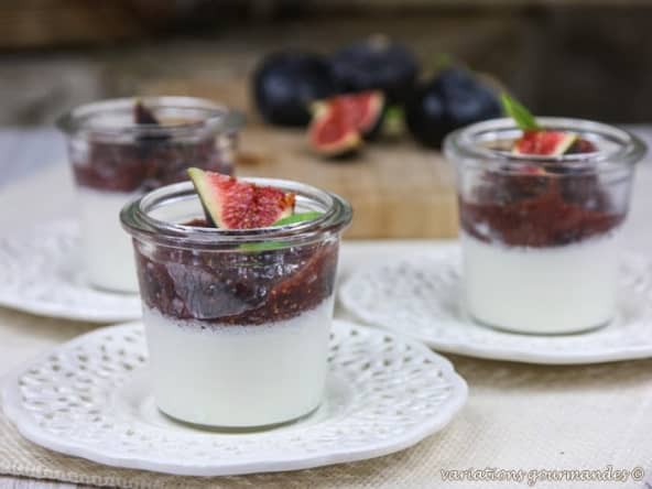 Panna cotta à l'amande, compotée de figues à la cardamome