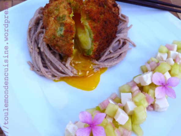 Oeuf frit au wasabi, nouilles soba au sésame