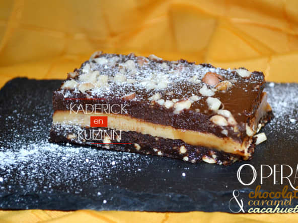 Gâteau opéra au chocolat, caramel et cacahuètes