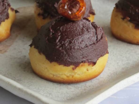 Choux au chocolat et à la noisette