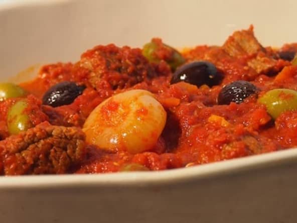 Poitrine de boeuf à la sauce tomates et olives
