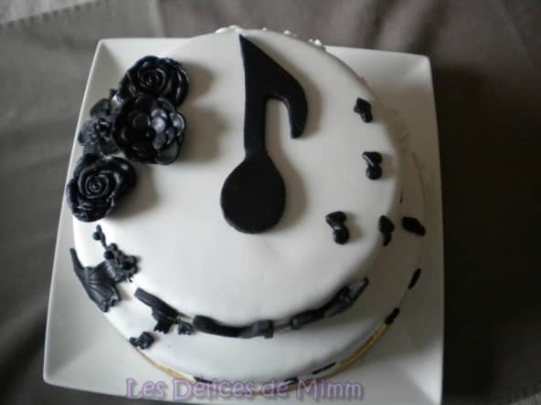 Gâteau Notes de Musique en noir et blanc en pâte à sucre