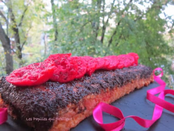 Gâteau de semoule, figues de Barbarie et graines de pavot